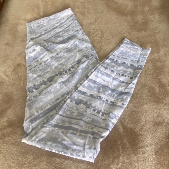 Lululemon Wunder Under 28" High Rise Leggings, Size 8 - Picture 4 of 8